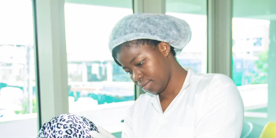 Soignante Umed réalisant un examen clinique